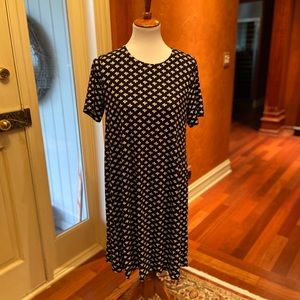 Pretty black with white pattern jersey knit dress